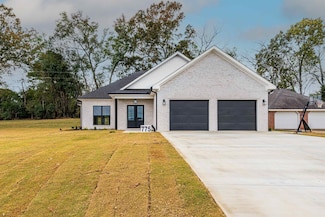 775 Oakview Cir, Killen, AL 35645