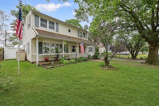 129 Spring Ln, Levittown, NY 11756