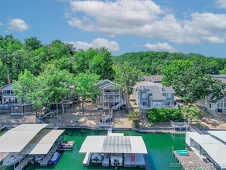 929 Lapoint Rd, Linn Creek, MO 65052