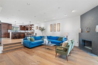 21900 Marylee St Unit 283, Woodland Hills, CA 91367