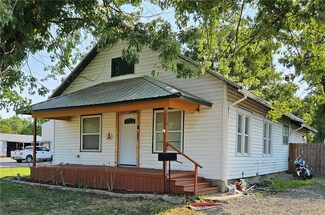 510 S Carbon St, Girard, KS 66743
