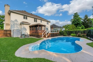 5 Hickory Ln, Warren, NJ 07059
