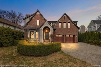 699 Abbey St, Birmingham, MI 48009