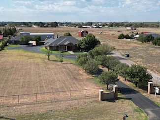 5607 Woodrow Rd, Lubbock, TX 79424