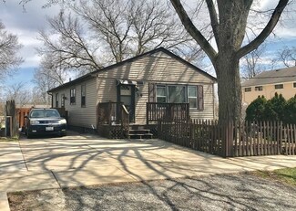39 N Sumner Ave, Aurora, IL 60505