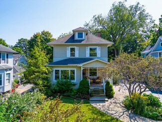 617 E Illinois Rd, Lake Forest, IL 60045