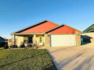 204 Bergsten Ct, Riley, KS 66531