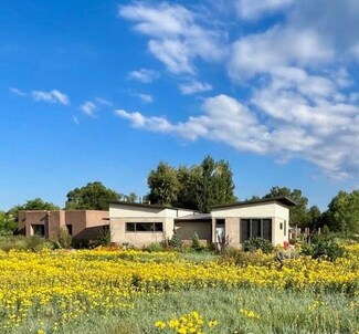 421 Valverde Commons Dr, Taos, NM 87571