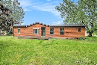 6727 Youngren Rd, Three Oaks, MI 49128