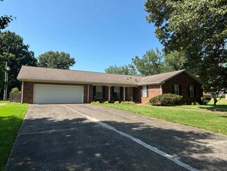 1202 Brookwood Cir, Fulton, KY 42041