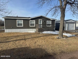 17 17th Ave SW, Watertown, SD 57201