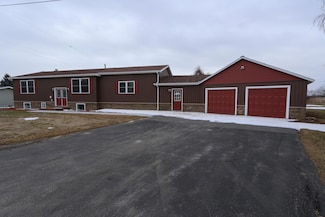 23 Columbus Dr, Rouses Point, NY 12979