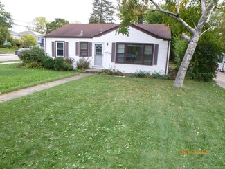403 S Gables Blvd, Wheaton, IL 60187