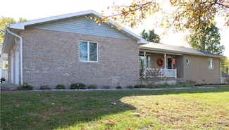 421 S Vine St, Shelbyville, IL 62565