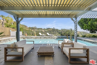 2252 Gloaming Way, Beverly Hills, CA 90210