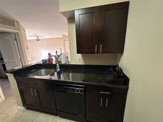 2820 N Oakland Forest Dr Unit 208, Oakland Park, FL 33309