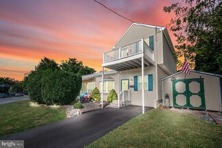 97 Riverside Ave, Prospect Park, PA 19076