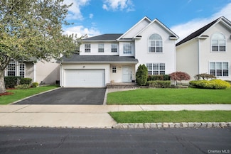 172 Cranberry Ct, Melville, NY 11747