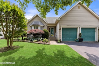 5 Rosewood Dr, Lakewood, NJ 08701