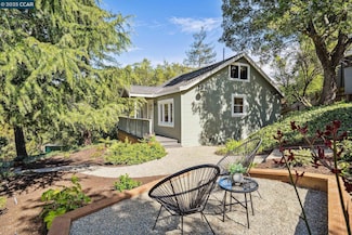 5876 Merriewood Dr, Oakland, CA 94611