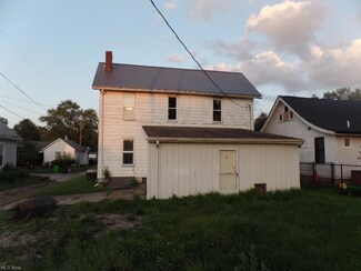 691 John St, Coshocton, OH 43812