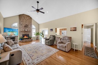 949 Robin Ct, Dyer, IN 46311