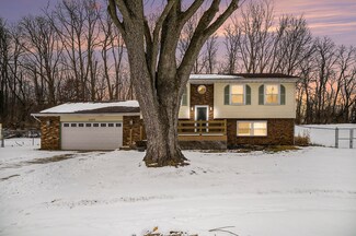 6684 Lakewood Ave, Portage, IN 46368
