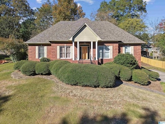 305 Roundabout Dr, Trussville, AL 35173