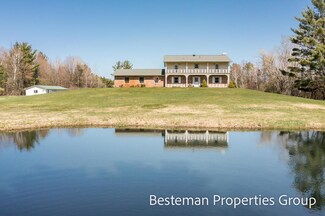 3316 W River Rd, Muskegon, MI 49445