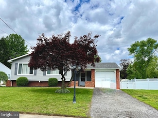 18 Forrest Dr, Blackwood, NJ 08012