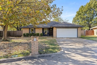 732 Kensington Ln, Mansfield, TX 76063
