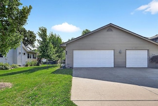 4719 84th St Unit A, Urbandale, IA 50322
