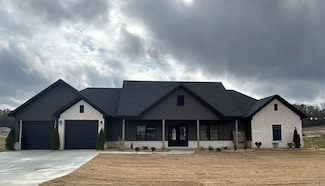 1033 Duke Dr, Bauxite, AR 72011