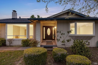 7418 Oakmont Dr, Santa Rosa, CA 95409