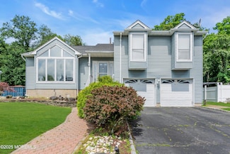 13 Heritage Dr, Howell, NJ 07731