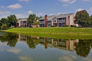 96 Ascot Ln Unit 2811, Willowbrook, IL 60527