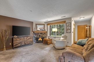 200 W Aspen Ct Unit 6, Oak Creek, WI 53154