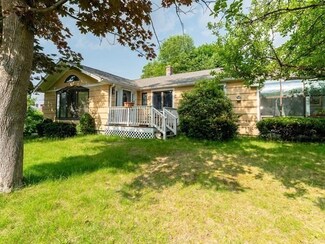 71 Hilltop St, Springfield, MA 01128