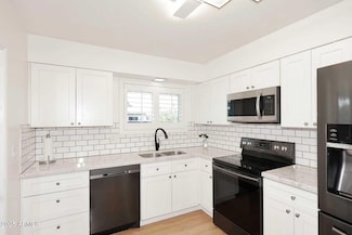 11442 N Coggins Dr, Sun City, AZ 85351