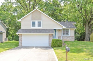 1306 Jacquelyn Ct, Maryville, IL 62062