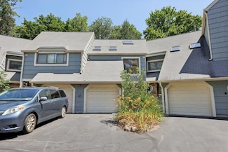 283 Treetop Cir, Nanuet, NY 10954