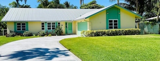 9325 SE Athena St, Hobe Sound, FL 33455