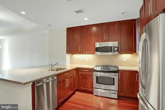 8220 Crestwood Heights Dr Unit 314, McLean, VA 22102