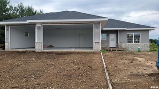 1304 W Hillcrest Dr, Chillicothe, IL 61523