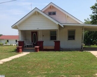 208 N Orchard St, Arlington, KS 67514