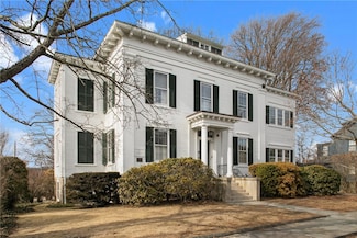 12 Mount Vernon St Unit 4, Newport, RI 02840