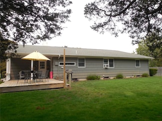 24 E Point Ln, Hampton Bays, NY 11946