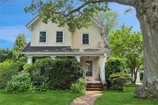 58 Garden St, Garden City, NY 11530