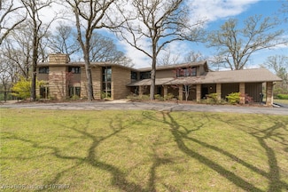 4 Berry Hill Rd, Fort Smith, AR 72903