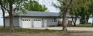 402 14th St, Aurora, NE 68818